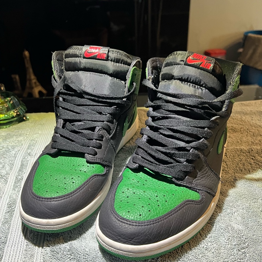 Retro 1 Jordan high pine green size 10.5